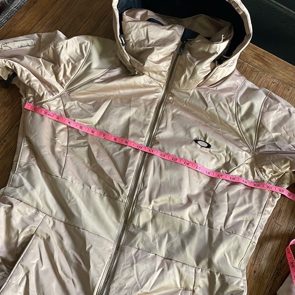 Oakley ski and/or boarding winter coat size Large Champagne color - Picture 11 of 14
